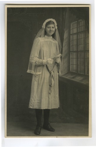 1920 child lady catholic - child,