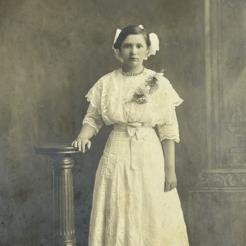 Vtg 1910s studio portrait - vtg,